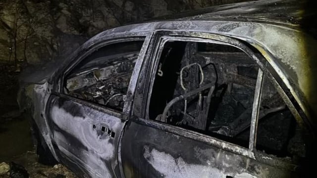 مستوطنون يحرقون مسجدا ومركبة وأشجار زيتون في مخماس الفلسطينية