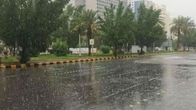 طقس الثلاثاء.. أمطار رعدية وزخات من البرد ورياح نشطة على عدة مناطق