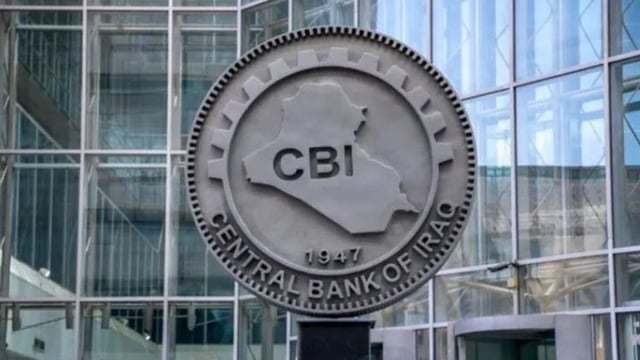 البنك المركزي العراقي يعتمد سعر صرف جديد للدولار ويحدد بيعه للجمهور بـ1520 ديناراً