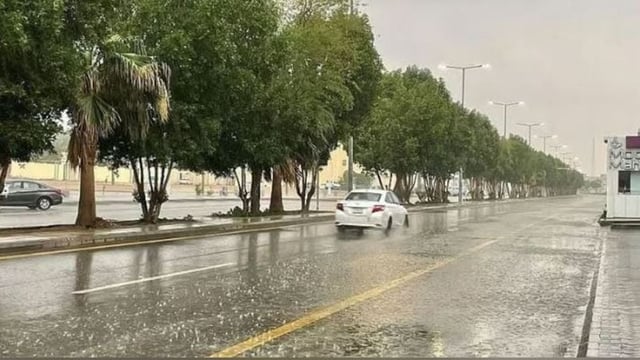 طقس المملكة الثلاثاء.. أمطار رعدية متوسطة إلى غزيرة مصحوبة بزخات من البرد ورياح نشطة على عدة مناطق