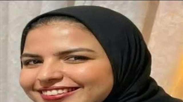 الآلاف يشيعون المضيفة المصرية عزة رمزي ضحية الاعتداء الحوثي على مطار الرياض