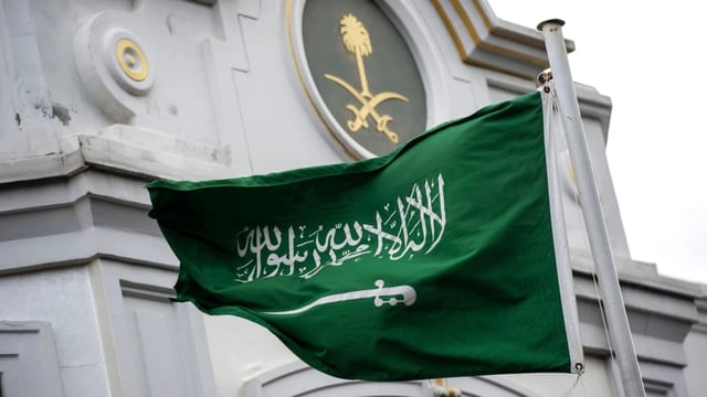 قنصلية المملكة في دبي توفر حافلات لنقل المواطنين بعد إلغاء الرحلات الجوية
