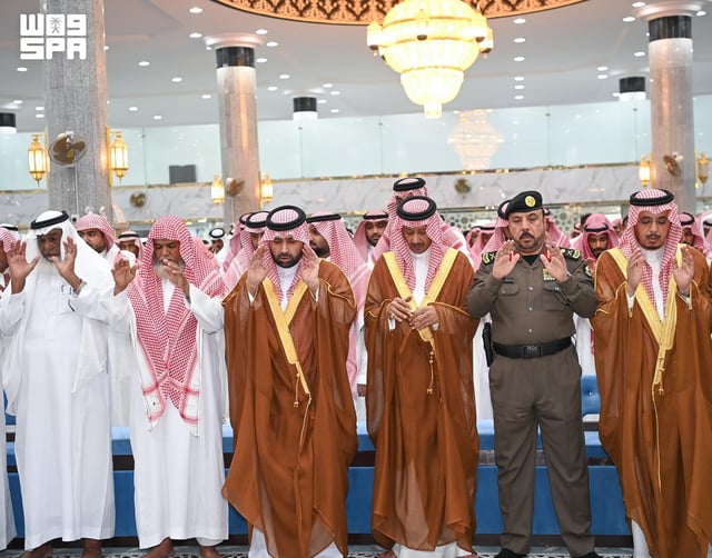 أمير منطقة جازان يؤدي صلاة الميت على ضحايا حريق صامطة