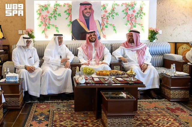 محافظ الطائف يزور مصنع ومزرعة الكمال السياحية لتعزيز التجربة السياحية