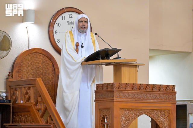 الأمين العام لرابطة العالم الإسلامي يؤم المصلين ويلقي خطبة الجمعة في أبوجا