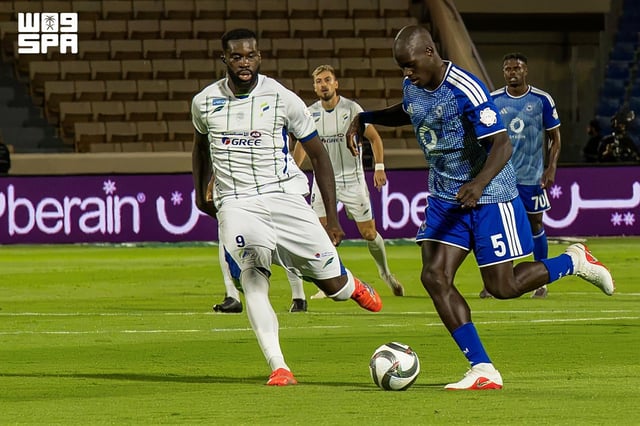 نيوم يفوز على الفتح بأربعة أهداف مقابل هدفين في دوري روشن