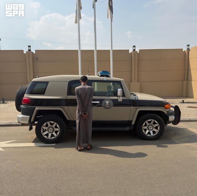 دوريات المجاهدين بجازان توقف مقيمًا يمنيًا نقل مخالفين لنظام أمن الحدود