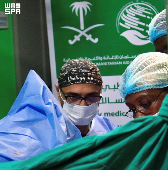 مركز الملك سلمان للإغاثة ينفذ مشروعًا طبيًا تطوعيًا لجراحة المسالك البولية في نيجيريا