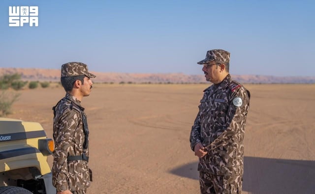 اللواء ساهر الحربي يتفقد القوة الخاصة للأمن البيئي في محمية عروق بني معارض