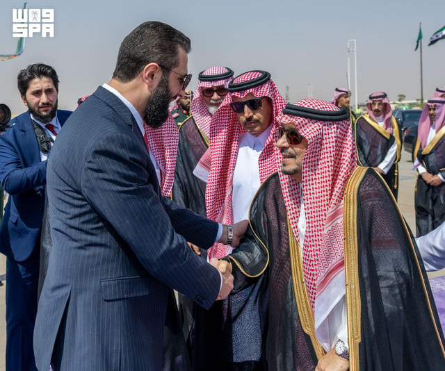 الرئيس السوري يصل إلى الرياض وأمير المنطقة في مقدمة مستقبليه