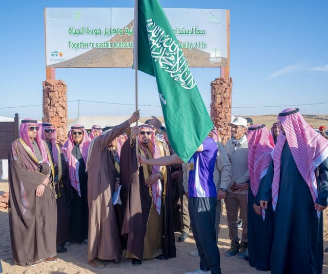 بالصور.. أمير القصيم يدشن مسار جبل ساق
