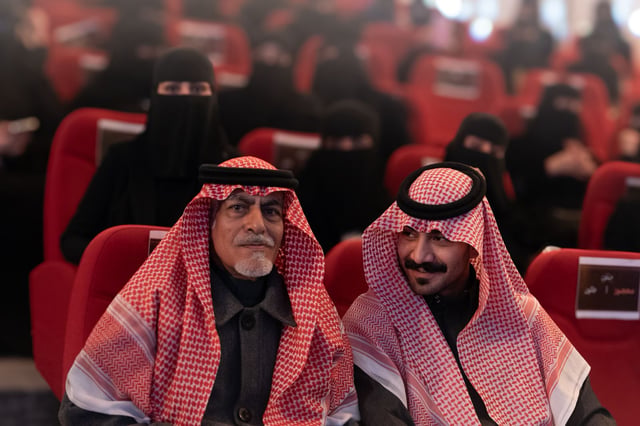 حائل تحتفي ببر الوفاء.. مبادرة سلمى وأروى العلوي تجمع والدهما بالشعر من جديد