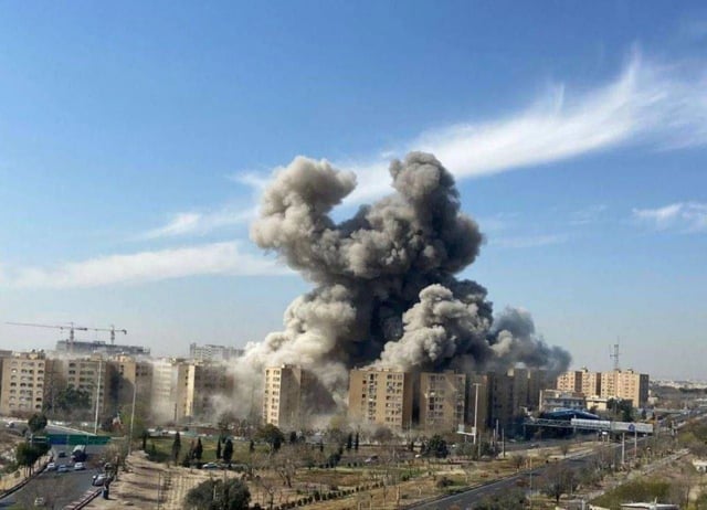 "مسؤول بمكتب المرشد".. جيش الاحتلال: نفذنا هجوما استهدف قائدا إيرانيا رفيع المستوى في طهران