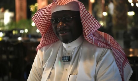 مقيم أوغندي يروي تجربة صيام رمضان في المدينة المنورة على مدار 46 عامًا