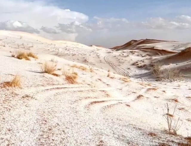 منطقة الجوف تكتسي بالبياض من نزول البرد وهطول أمطار غزيرة