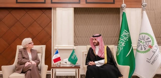الأمير خالد بن سلمان يبحث مع وزيرة القوات المسلحة الفرنسية مستجدات الأوضاع بالمنطقة
