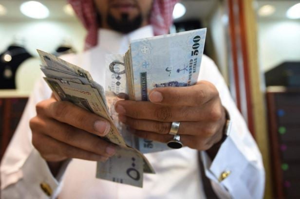 سعر الريال السعودي مقابل الجنيه المصري والعملات العربية اليوم الأربعاء 19-11-1447