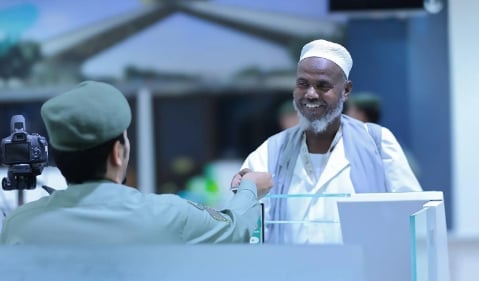 جوازات ميناء جدة الإسلامي تنهي إجراءات مغادرة أولى رحلات ضيوف الرحمن 