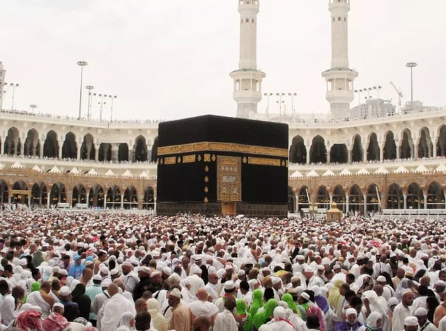 هل العمرة في هذه الأيام تحتاج تصريحا؟.. الوزارة تجيب